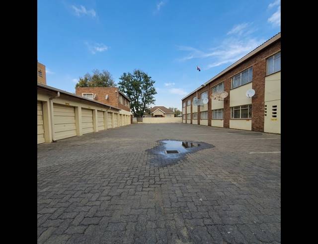 3 BEDROOM FLAT FOR SALE IN VEREENIGING CENTRAL